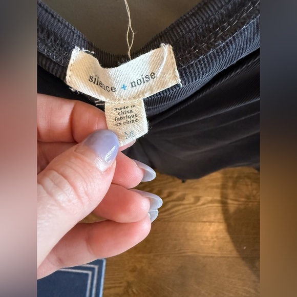 Anthropologie Silence & Noise Dolman Basic Black Twist Vneck Blouse M - Picture 3 of 3